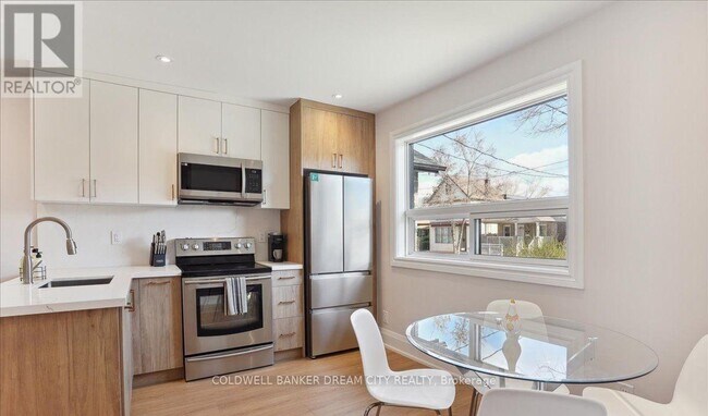 Photo - 464 Maybank Ave