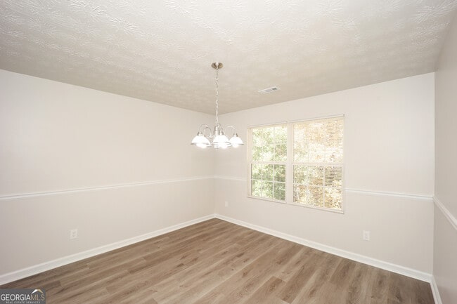 Photo - 1479 Steam Engine Way NE