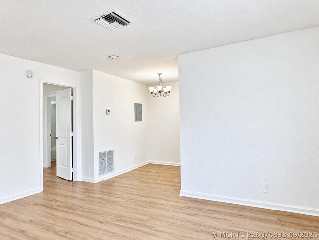 Photo - 1671 NE 33rd St Unit Apt 11