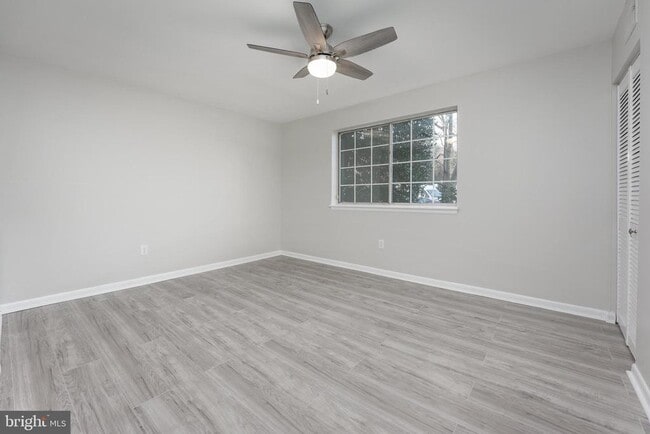 Building Photo - 1521 Colonial Dr Unit 104
