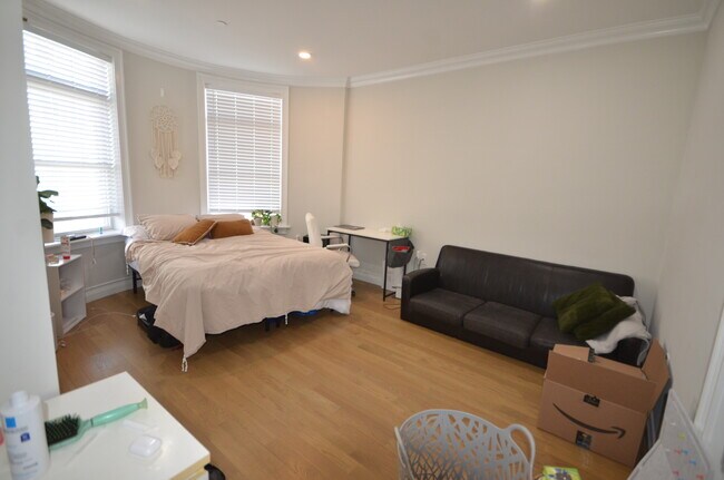 Building Photo - 14 Mount Hood Rd Unit 1 Rental