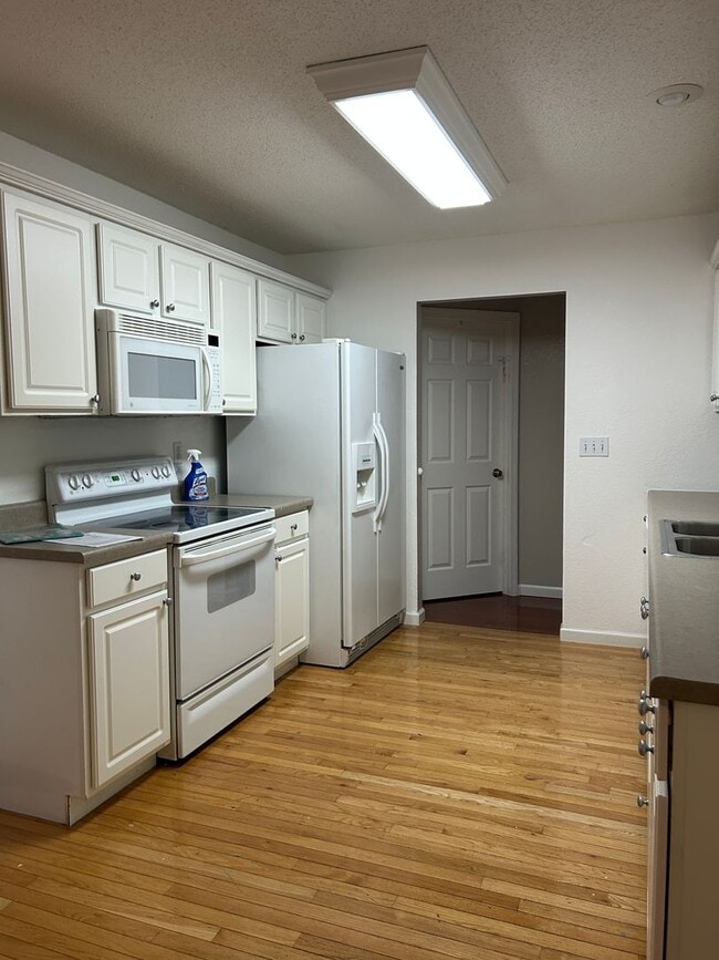 Photo - 1456 Kingsley Dr