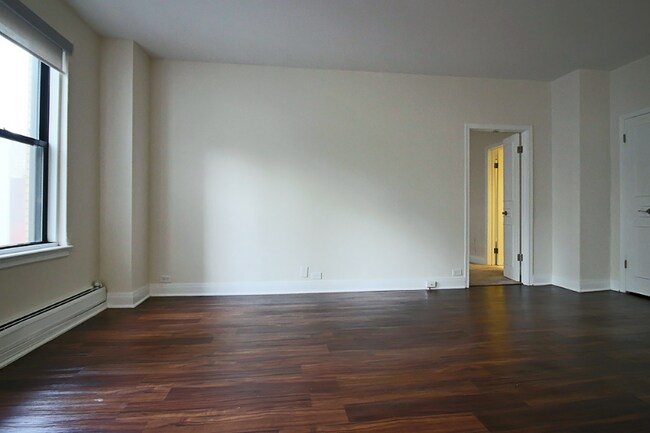 Photo - 2933 N Sheridan Rd