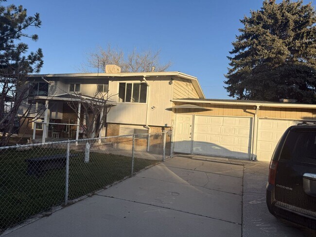 Photo - Upstairs Unit in Prime West Valley Location!