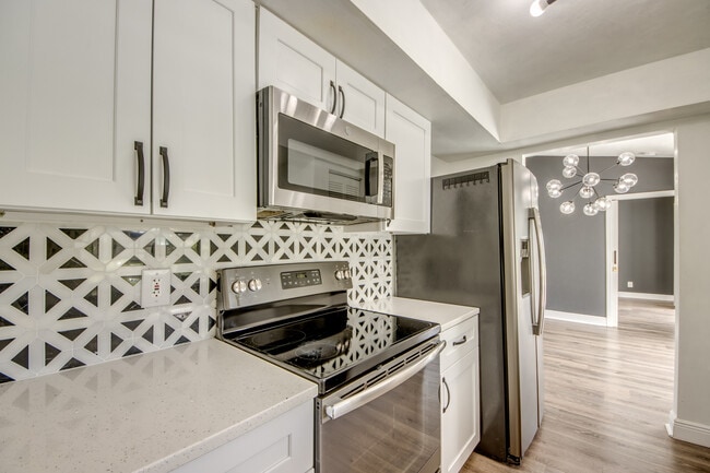 Designer tile and stainless appliances in the kitchen. - 2316 Everest Pky