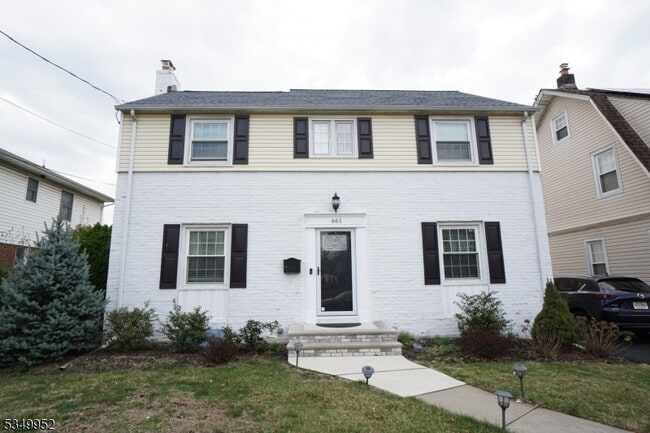Photo - 661 Pierpont St House