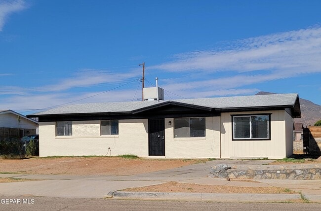 Building Photo - 10377 Redwood St Rental