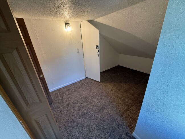 25 9th St