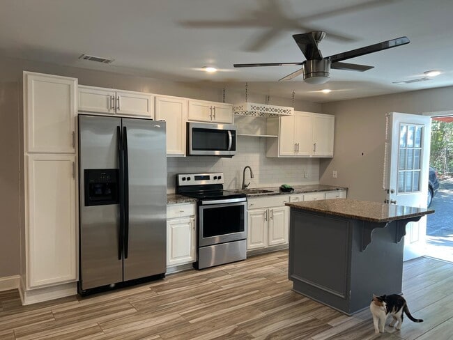 Photo - 6012 Meadowbrook Dr Unidad Guest Quarter