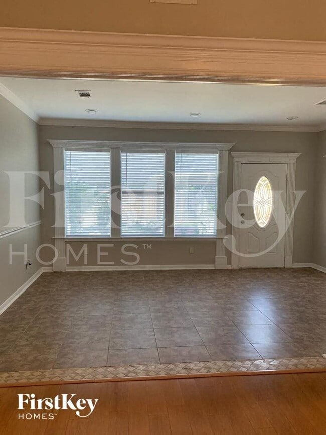 Photo - 902 Rock Springs Dr