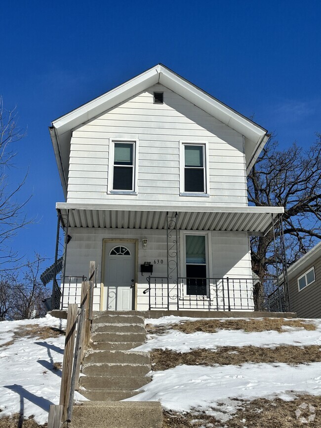 Building Photo - 630 E 12th St Rental