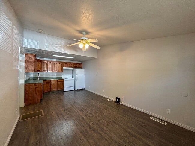 Photo - DARLING ONE BEDROOM FOR RENT!