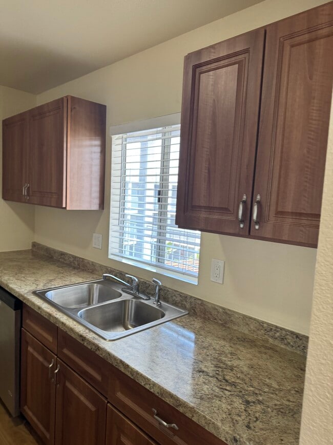 Building Photo - 200 W Chestnut St Unit #309 Rental