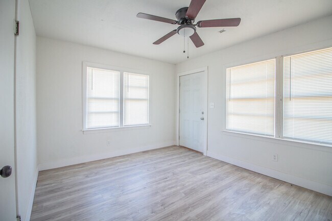 302 Avenue U