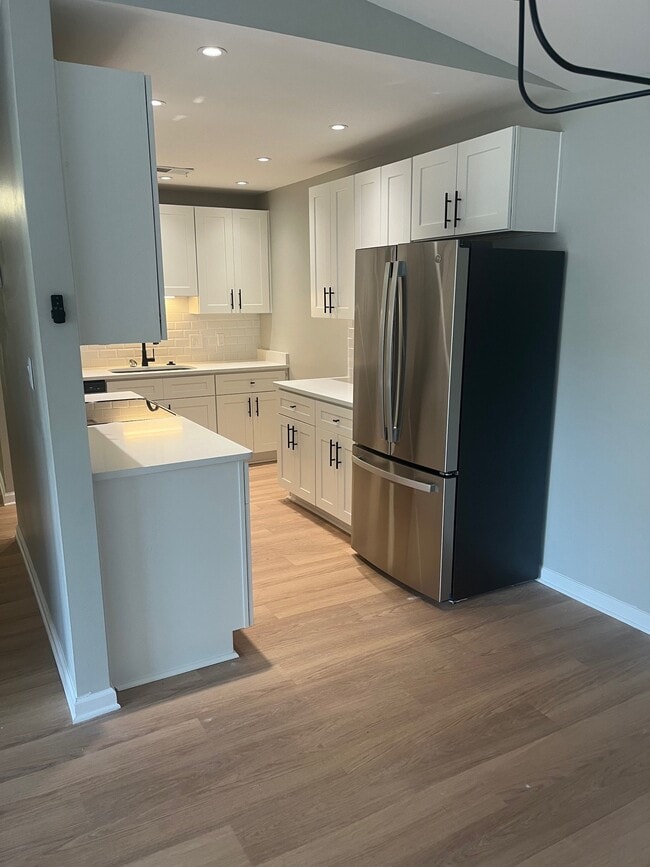 NEWLY RENOVATED 2 BED 1 BATH
