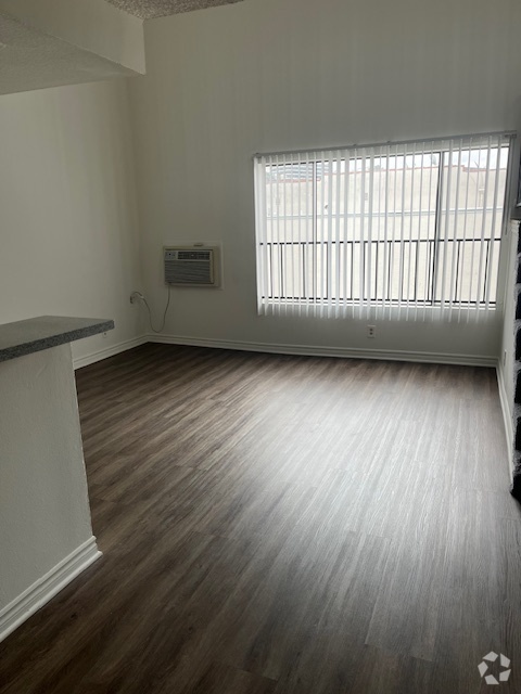 Building Photo - 2928 Leeward Ave Unit 306 Rental