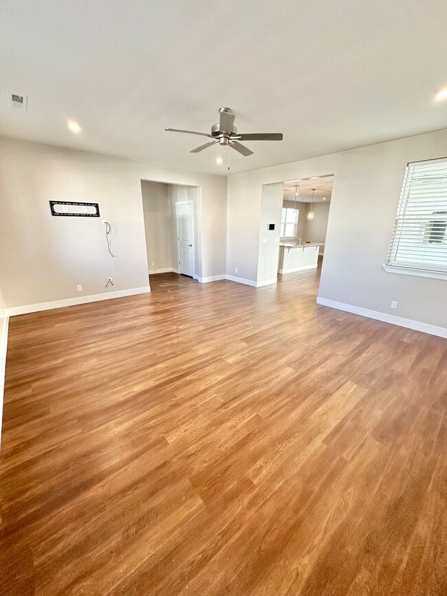 Photo - 4 Bed Desert Color Home!