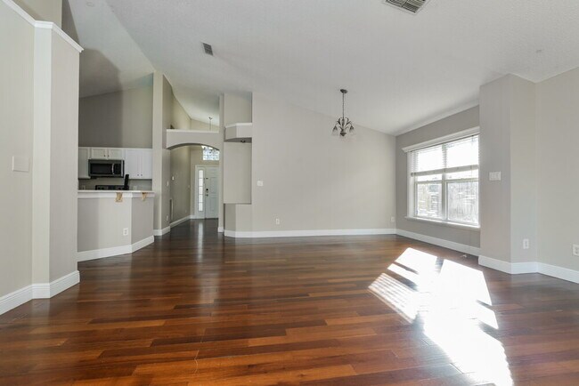 Photo - 2161 Fennell St