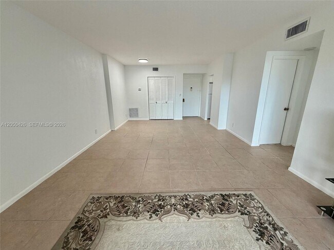 Photo - 4400 Hillcrest Dr Unidad 308A