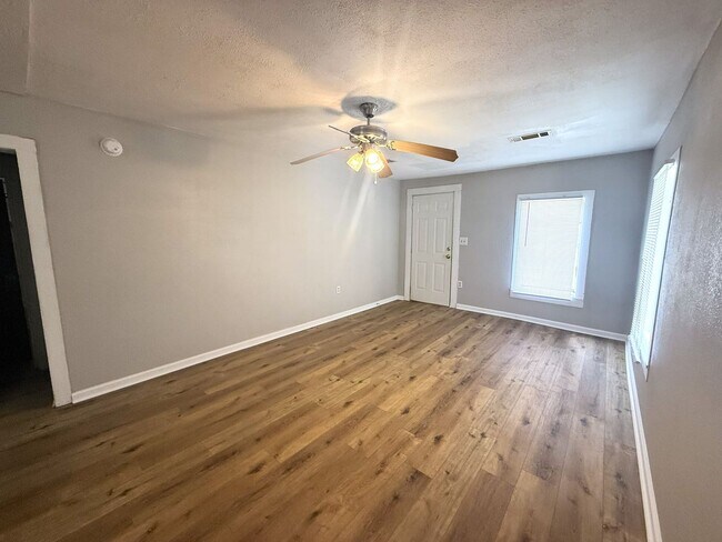 Photo - Cozy 2-Bed, 1-Bath Home with a large backyard!!