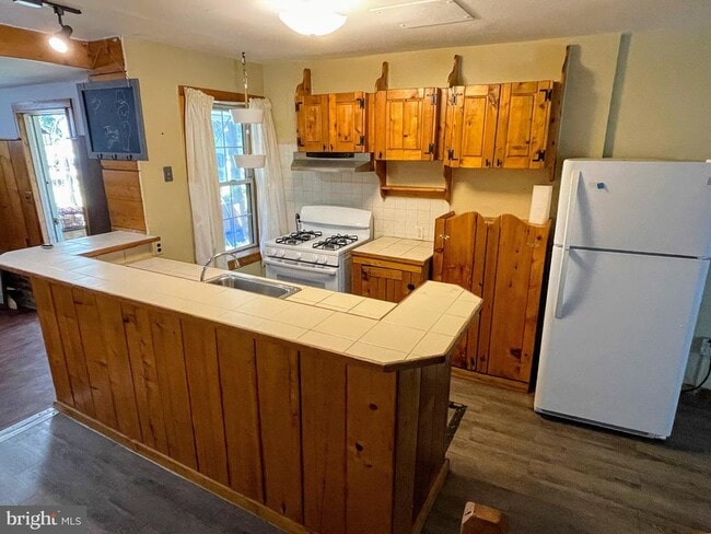 Photo - 404 Hannum Ave