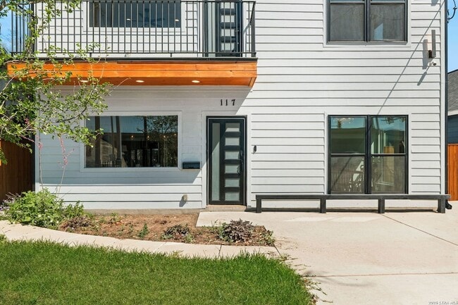 117 Carle Ave