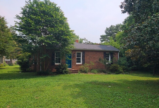 Building Photo - 3 BR, 2 BA West End Rancher