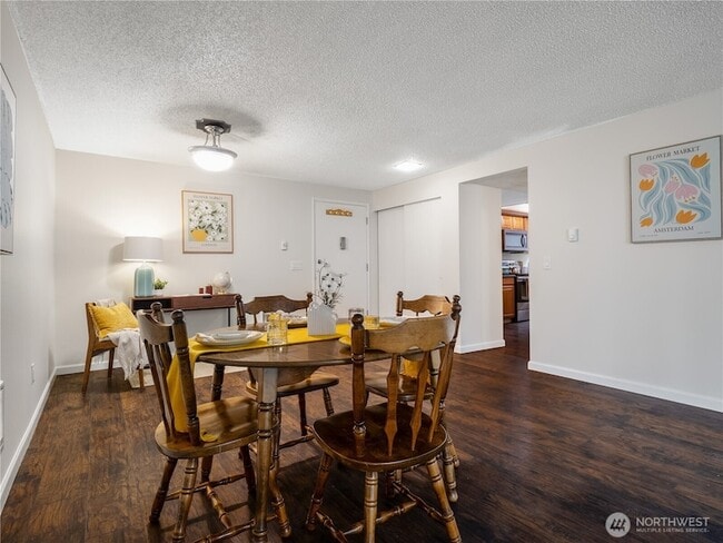 Photo - 7425 Ruby Dr SW