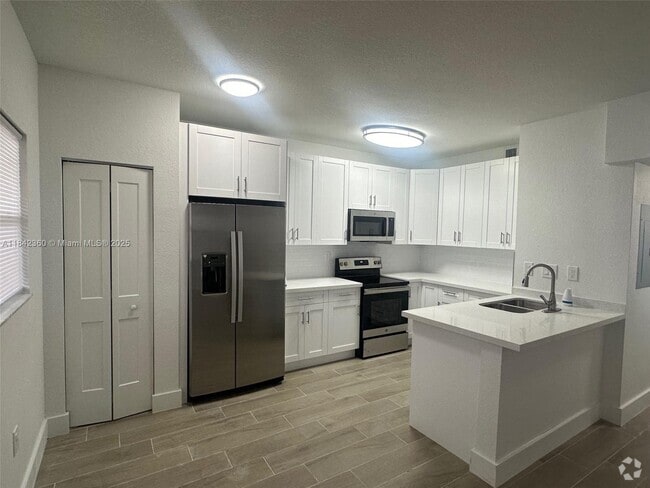 Building Photo - 15689 SW 73rd Cir Terrace Unit 2-5 Rental