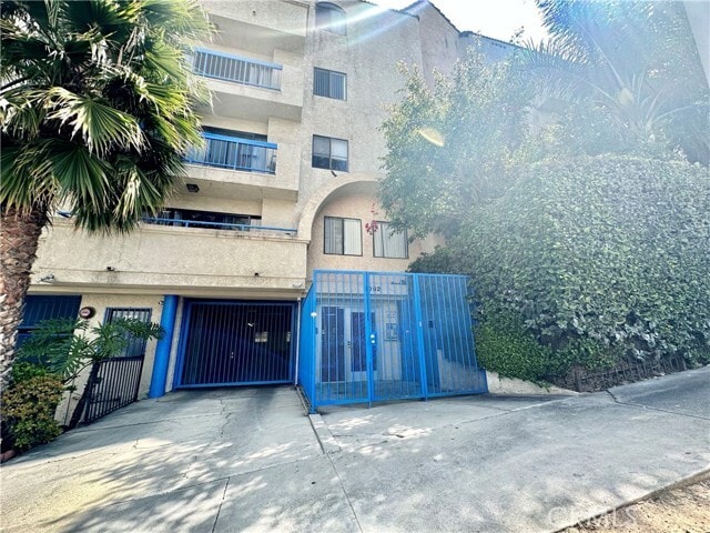 Photo - 1052 S Mariposa Ave Unit 305