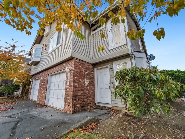 Photo - Kent East Hill Townhome with Garage & Patio