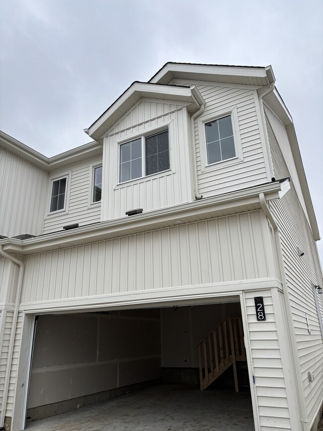 Building Photo - 7110 Keswick Dr SW