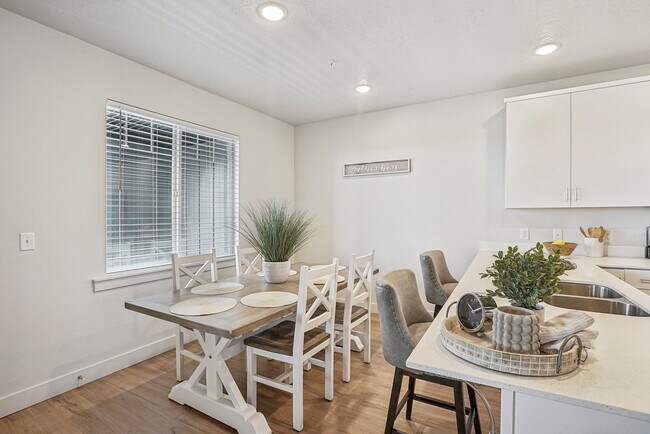 Photo - Arrowhead Place Luxury Apartment Homes