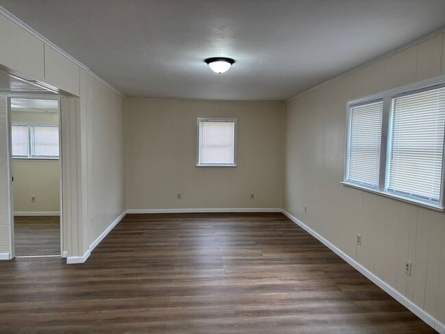 Photo - 212 Astran Dr