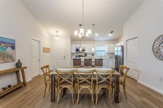 43 Freeland Ln