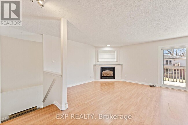 Photo - 12 KING'S COURT