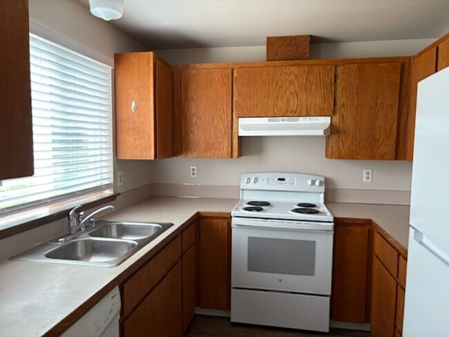 12115-12117 BG Sutton Place - 12115-12117 BG Sutton Place Apartment Unit 12117