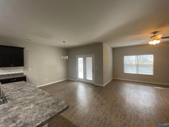 Photo - 102 Oak Path Ln