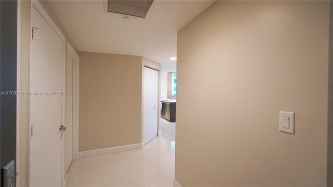 Photo - 500 Brickell Ave Unit 2707