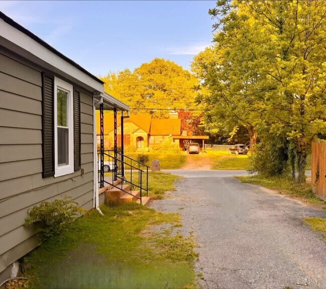 Photo - 2597 Henderson St