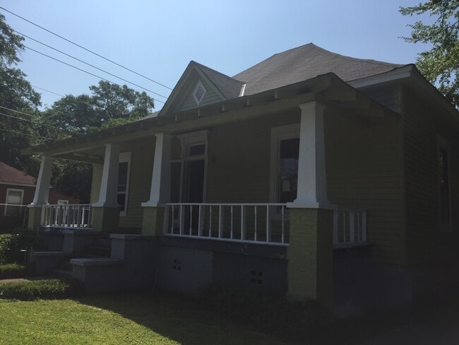 Building Photo - 2440 Marion St