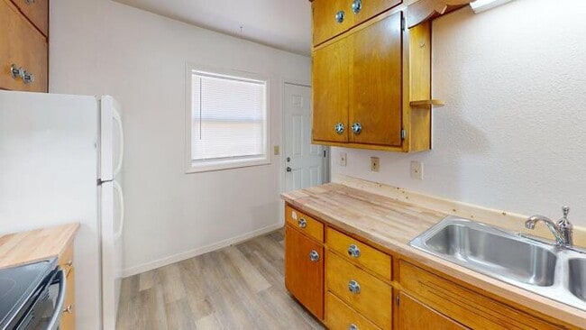 Building Photo - 104 Division St NW Rental