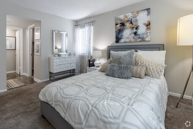 2BR, 1.5BA - 1010SF