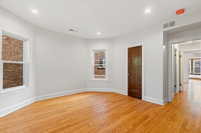 Photo - 5851 N Virginia Ave Unit 2