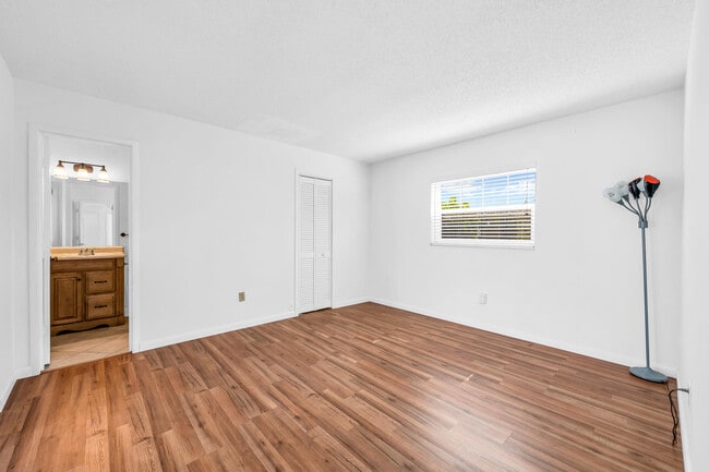 Photo - 10905 Eureka St