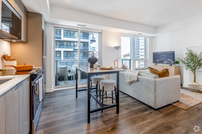 2BR, 2BA - 718SF - Kitchen/Living Room