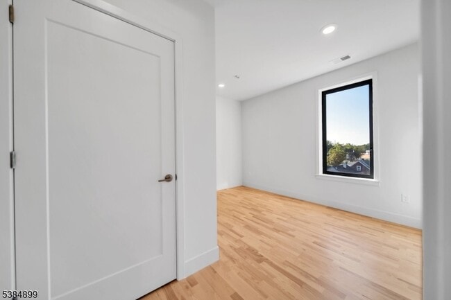 Photo - 1037 Amboy Ave