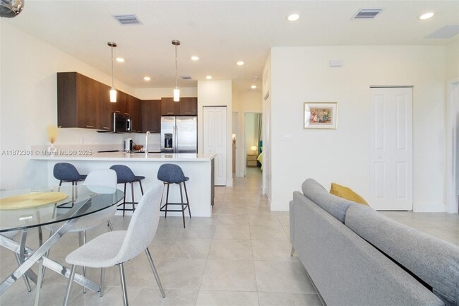 Building Photo - 10300 NW 66th St Unit 305 Rental