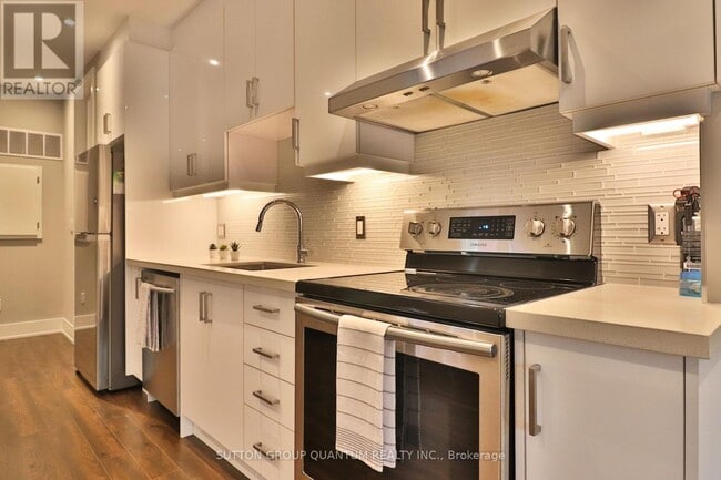 Photo - 35 Cloverdale Rd