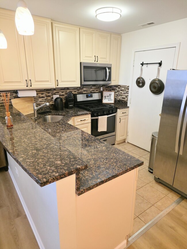 Photo - 4427 N Lawndale Ave Unit G